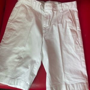 White Vineyard vines shorts